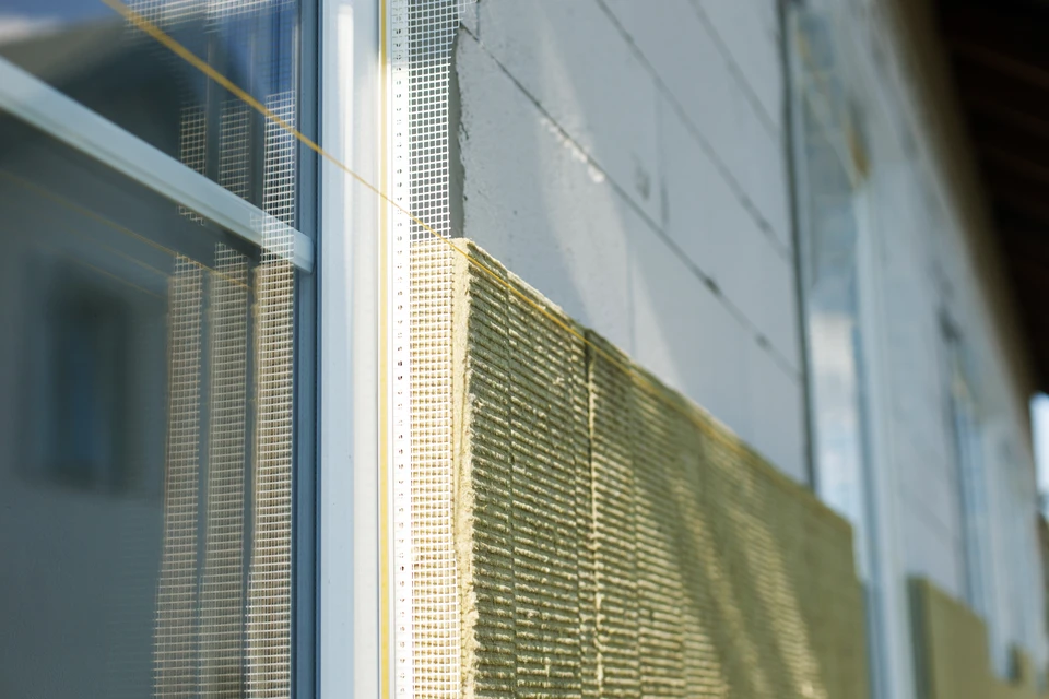 Immeuble résidentiel de 4 étages en cours de rénovation de façade